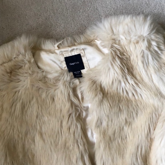 Gap kids faux fur coat! - Picture 2 of 6